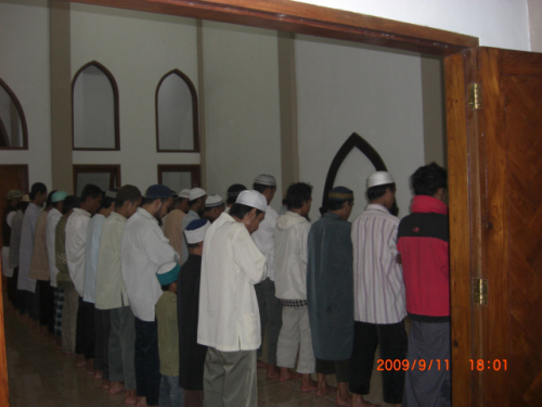 Keutamaan Sholat berjamaah selama 40 Hari Berturut-turut Tanpa Terlewatkan Takbirotul Ihrom Bersama Imam