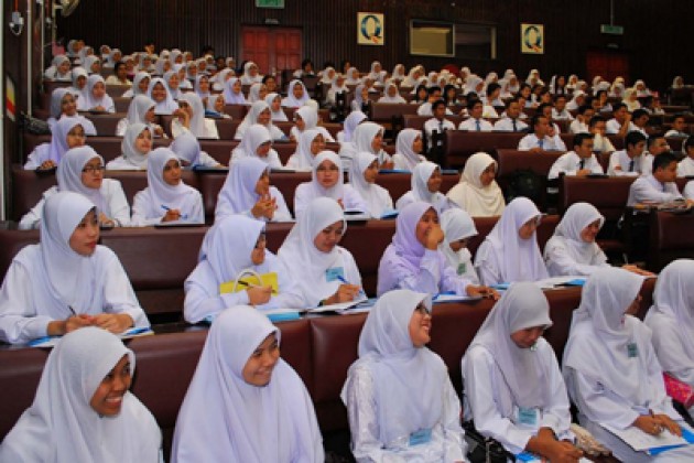 Pendidikan Bagi Wanita Dalam Islam untuk Menguatkan, Bukan untuk Bersaing