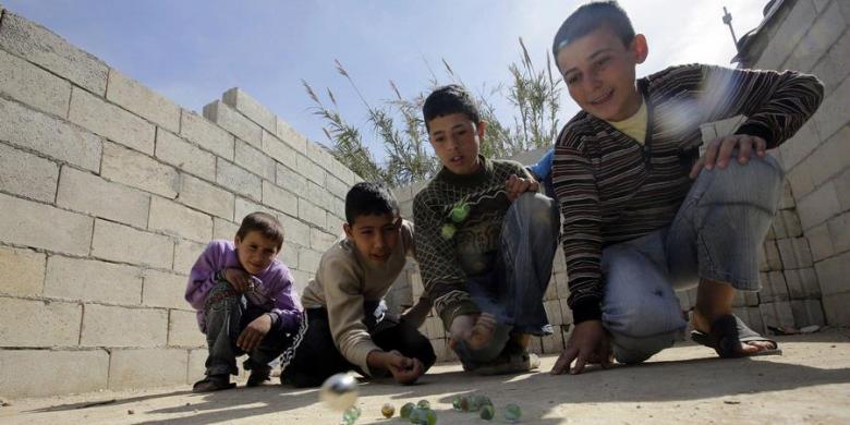 Satu dari Tiga Anak Suriah Tidak Tahu Apa Pun Kecuali Perang