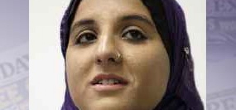 Menolak Lepas Jilbab, Hani Khan Dipecat dari Kantornya