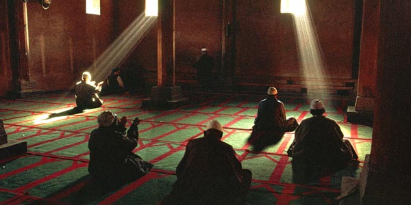 Sudah Azan, Tahiyatul Masjid atau Qabliyah Dahulu?