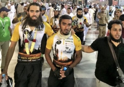 Sembilan Orang Muslim Inggris Pergi Haji dengan Naik Sepeda