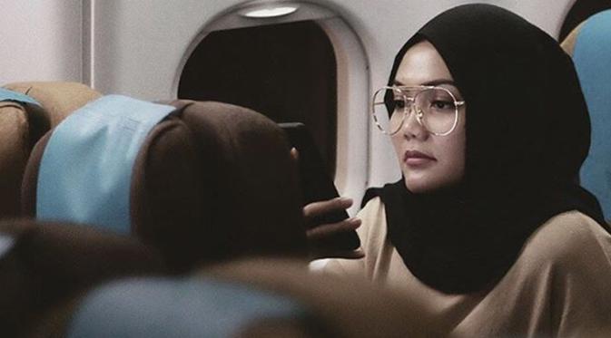 Rina Buka Suara Mengapa Lepas Hijabnya