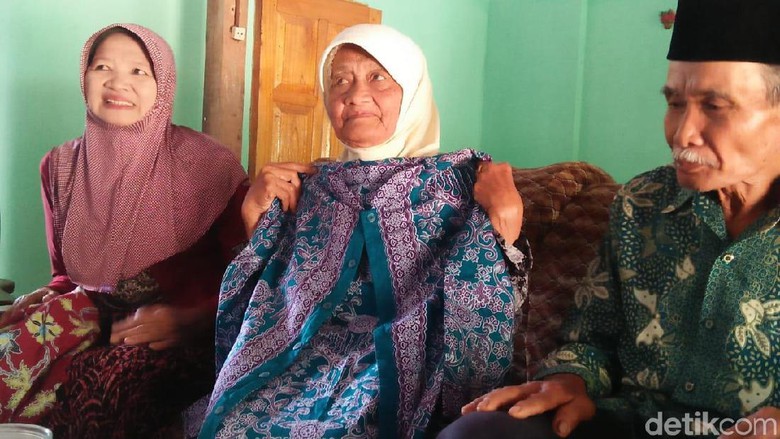 20 Tahun Nabung, Mimpi Nenek Penjual Bunga Kenanga Naik Haji Kesampaian