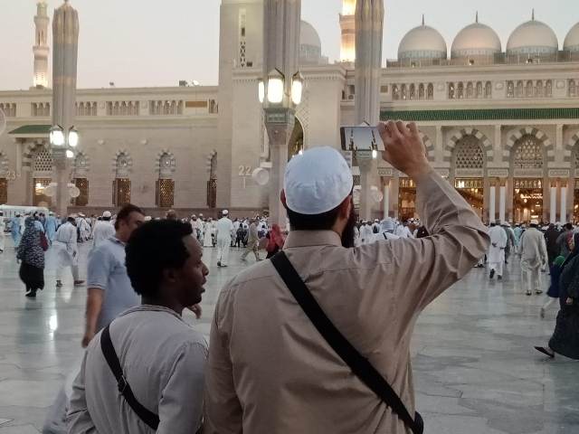 Antara Gadget dan Kekhusyukan Ibadah Haji
