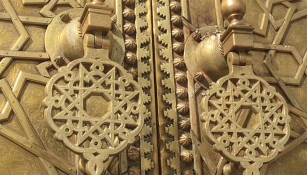 Imam Bukhari dan Imam Nawawi di Depan ‘Pintu Istana’
