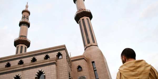 Barang Siapa Masuk Masjid bukan Terkait Agama…