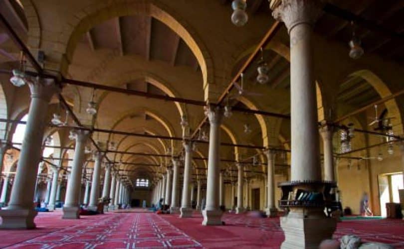 Tak Bisa Itikaf di Masjid, Bisakah Raih Lailatul Qadar?