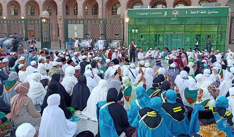 Membimbing Ibadah Jemaah Haji Indonesia