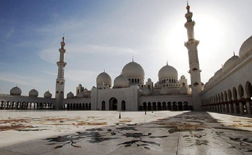 Gemar Memakmurkan Masjid, Sifat Orang Beriman