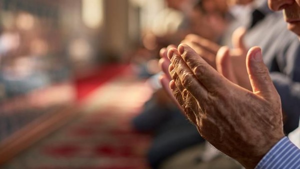 Dalam Hal Apa Saja Kewajiban Sholat Jumat dan Berjamaah di Masjid Gugur?