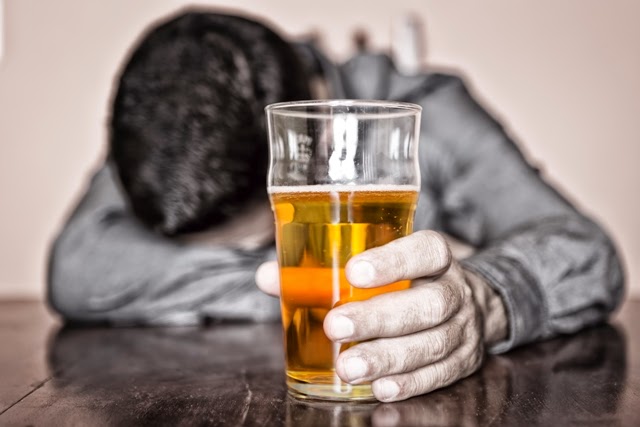 Benarkah Alkohol Sedikit atau Banyak Sama Haramnya?