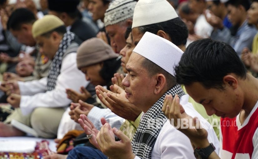 5 Amalan Penolak Petaka yang Dianjurkan Selain Sedekah