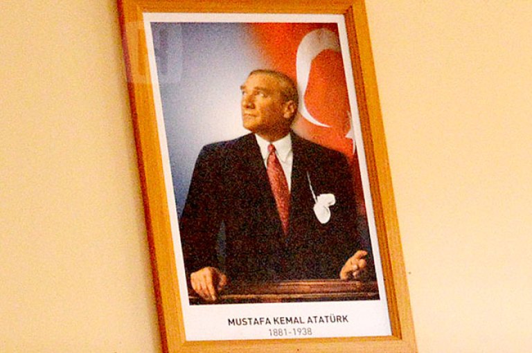 Mustafa Kemal Ataturk: Pemeran Utama Sekularisasi di Kesultanan Utsmani