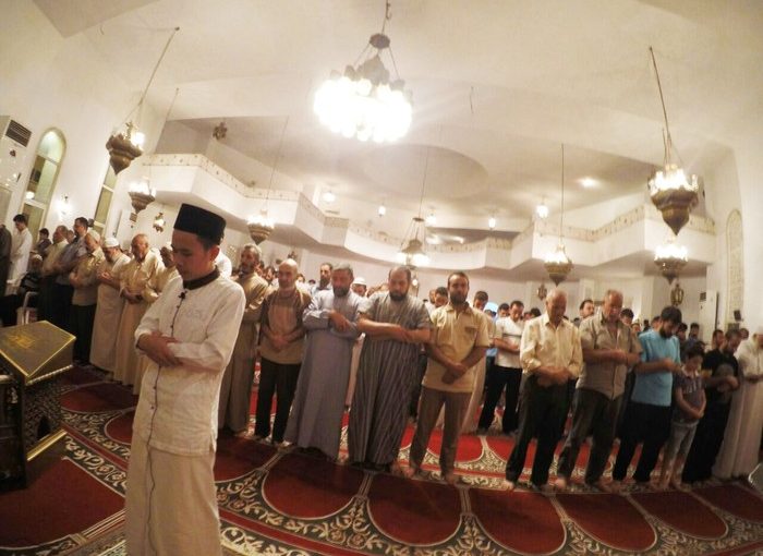 8 Syarat Menjadi Imam dalam Sholat Berjamaah, Wajib Tahu!