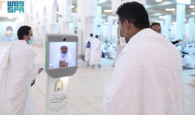 Masjidil Haram Kini Dilengkapi Robot dengan 11 Bahasa