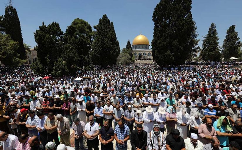 45 Ribu Muslim Palestina Sholat Jumat di Masjidil Aqsa