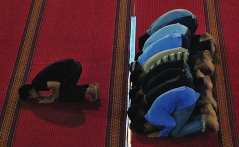 10 Kesalahan Saat Sholat yang Harus Dihindari Muslim