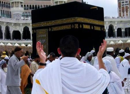 Niat Haji dan Umrah Lengkap Arab, Latin dan Artinya