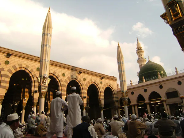 Hukum Non Muslim Masuk Masjid