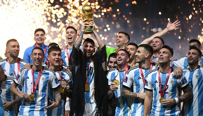 Sejarah dan Makna di balik Jubah Bisht Arab yang Dipakai Lionel Messi