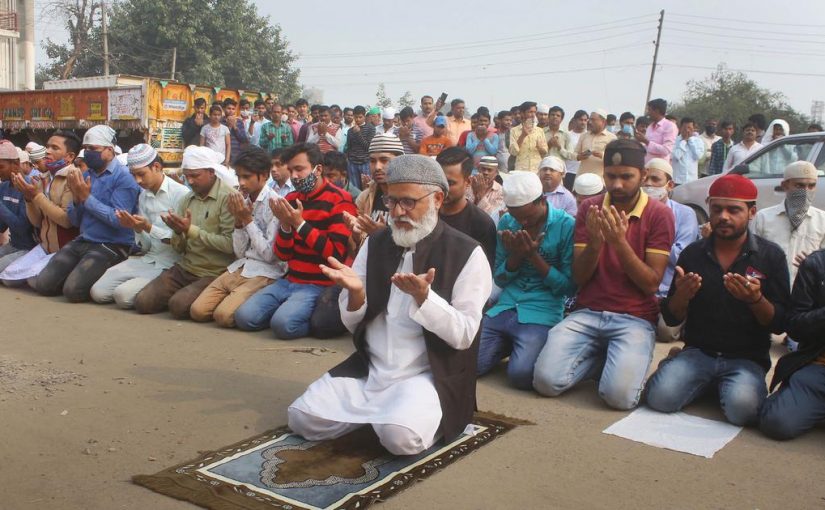 Ekstremis Hindu Mengganggu Shalat Jumat Umat Islam di Kota India