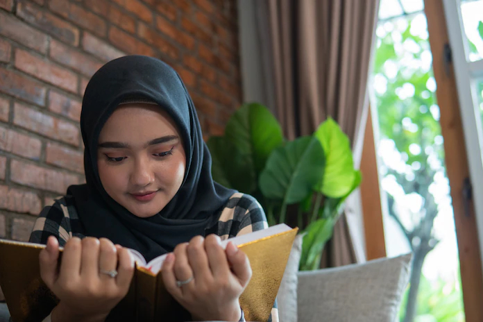 Viral Disawer Saat Baca Al-Qur’an, Inilah Hukumnya!