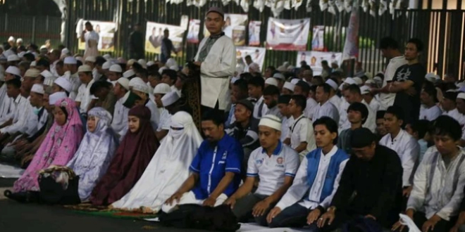 Hukum Shaf Shalat Bercampur Laki-laki dan Perempuan