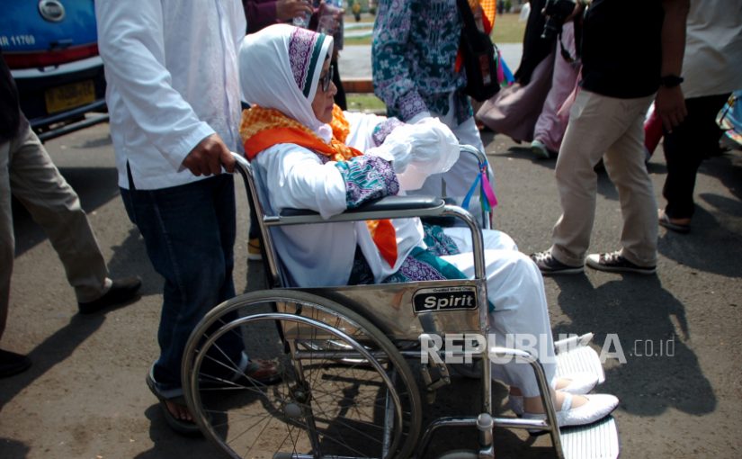Jamaah Haji Indonesia Dapat Bantuan 200 Kursi Roda untuk Puncak Haji
