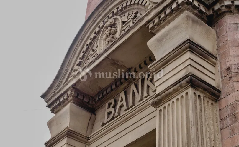 Hukum Bekerja di Perusahaan yang Berurusan dengan Bank Ribawi