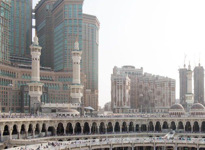 Bergeser ke Makkah, Salam ke Nabi, dan Minta Nasihat Ulama