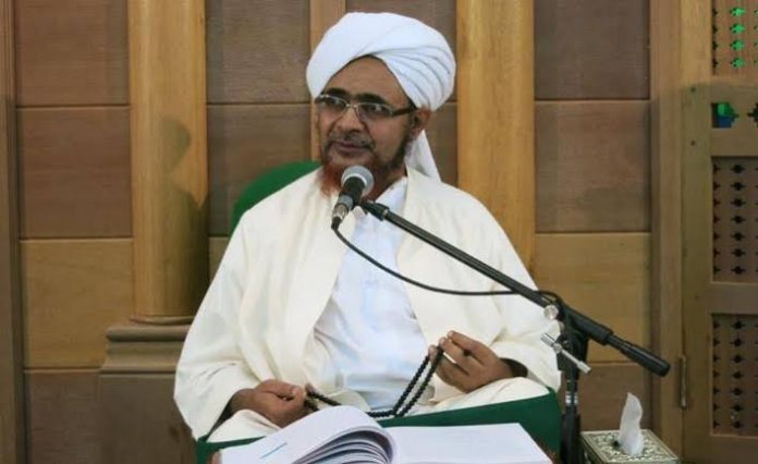 Di Istiqlal Habib Umar bin Hafidz Bimbing Pria Non Muslim Masuk Islam