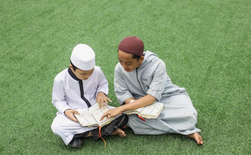 Ancaman Bagi Mereka yang Memakan Harta Anak Yatim dalam Al-Qur'an dan Tafsirnya