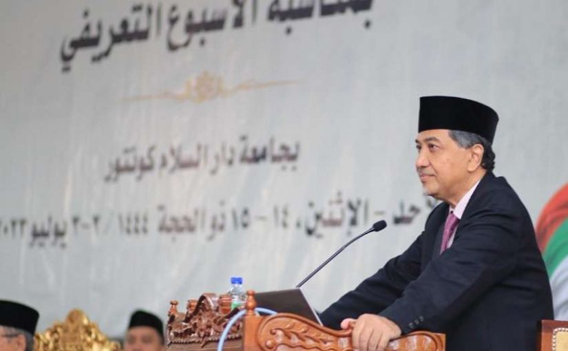 Selamat, Prof. KH Hamid F Zarkasyi jadi Tokoh Perbukuan Islam