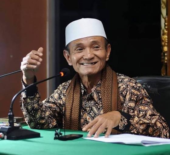 https://bincangsyariah.com/khazanah/profil-tokoh/biografi-buya-syakur-ulama-kharismatik-asal-indramayu/