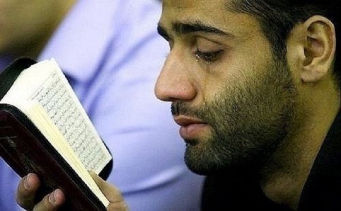 Menangis saat Membaca Al-Quran